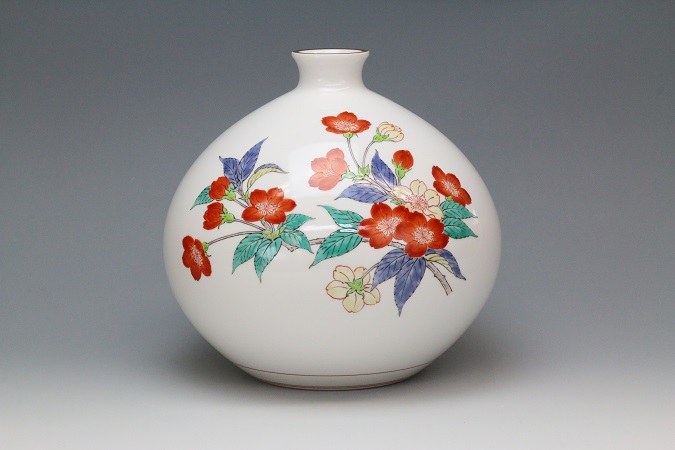 1787 十四代酒井田柿右衛門 濁手桜花文瓶
